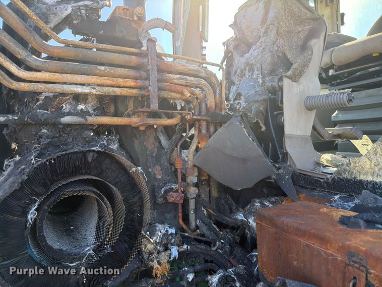 image for item YA5789 2023 John Deere 8R 280 MFWD tractor