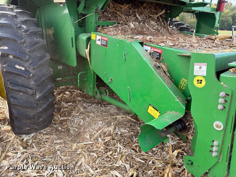 image for item YA5811 2003 John Deere 9650 STS combine