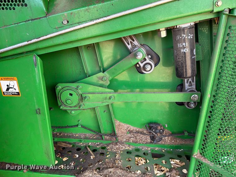 image for item YA5811 2003 John Deere 9650 STS combine