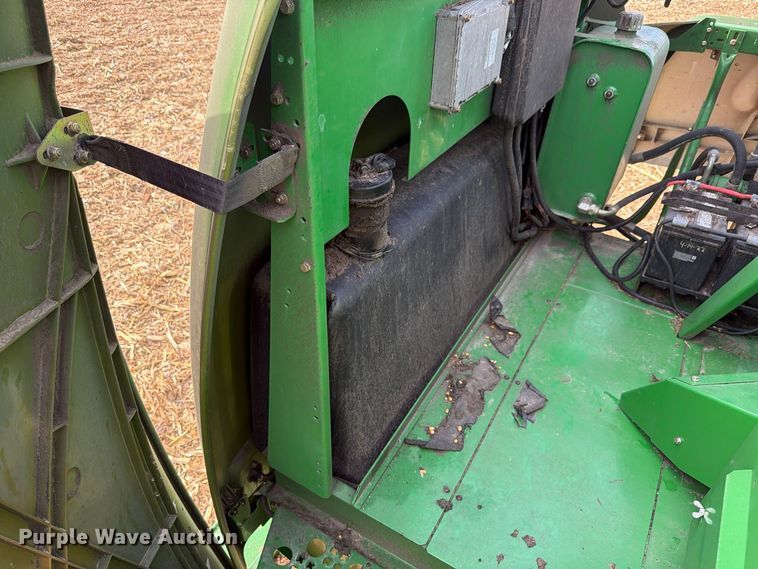 image for item YA5811 2003 John Deere 9650 STS combine