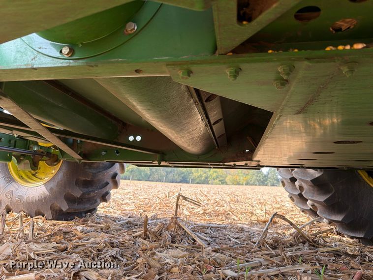 image for item YA5811 2003 John Deere 9650 STS combine