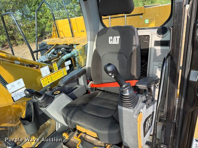 image for item FN3508 2022 Caterpillar 320 excavator