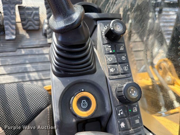 image for item FN3508 2022 Caterpillar 320 excavator