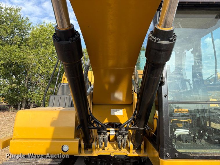 image for item FN3509 2022 Caterpillar 320 excavator