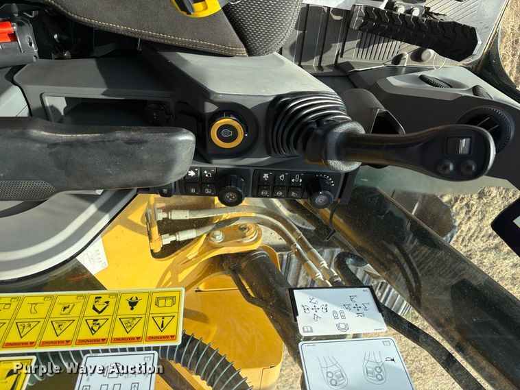image for item FN3509 2022 Caterpillar 320 excavator