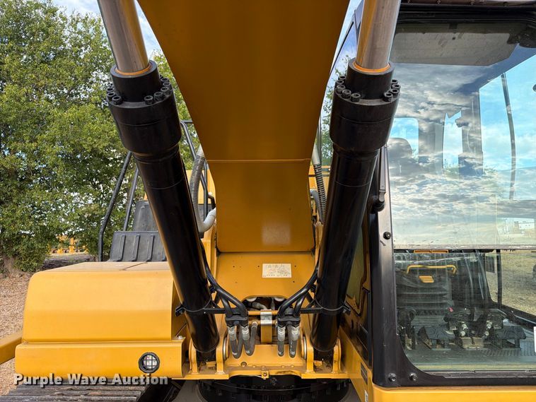 image for item FN3511 2023 Caterpillar 320 excavator