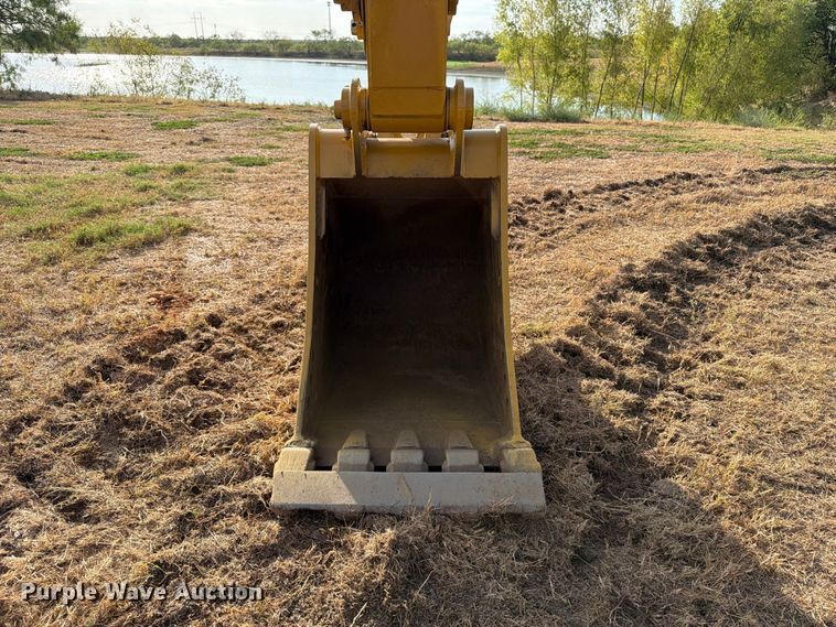 image for item FN3512 2023 Caterpillar 323 excavator