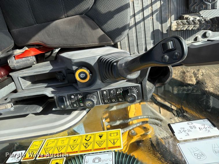 image for item FN3512 2023 Caterpillar 323 excavator