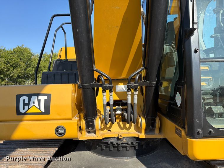 image for item FN3513 2019 Caterpillar 323 TC excavator