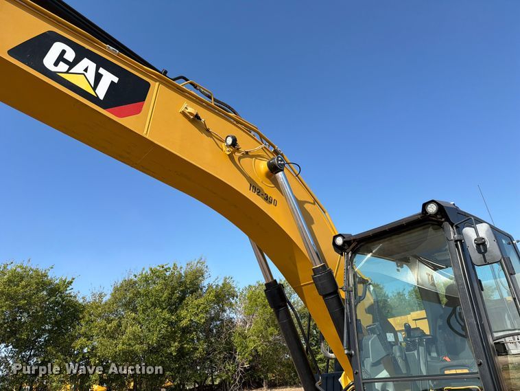image for item FN3513 2019 Caterpillar 323 TC excavator
