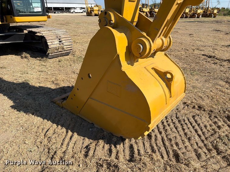 image for item FN3513 2019 Caterpillar 323 TC excavator