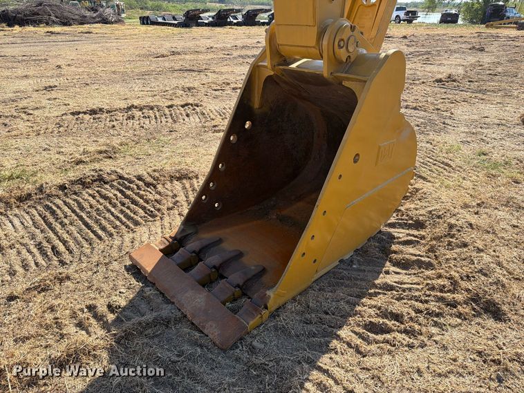 image for item FN3513 2019 Caterpillar 323 TC excavator