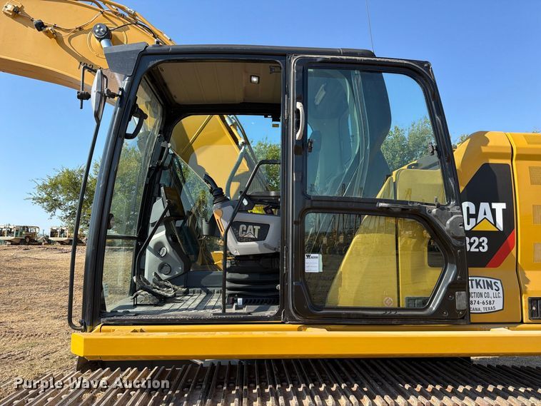 image for item FN3513 2019 Caterpillar 323 TC excavator