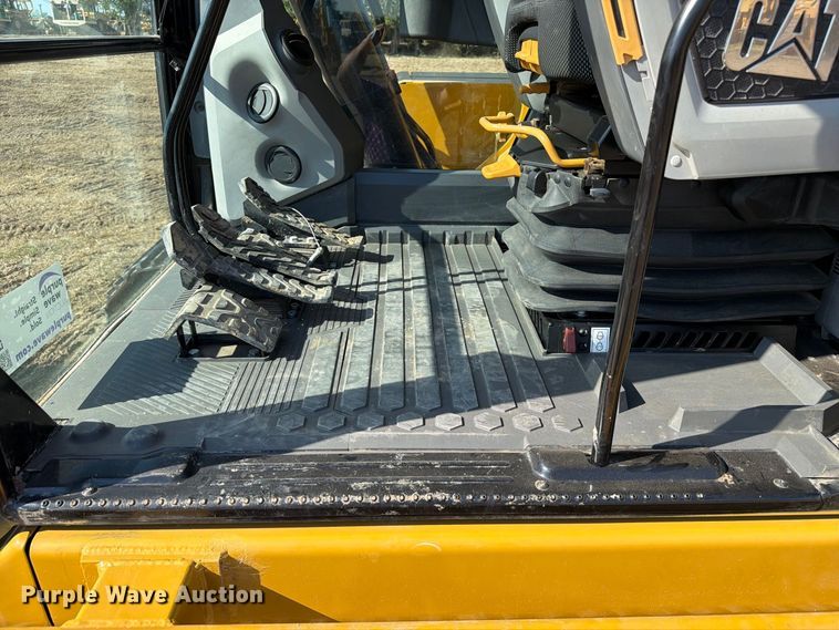 image for item FN3513 2019 Caterpillar 323 TC excavator