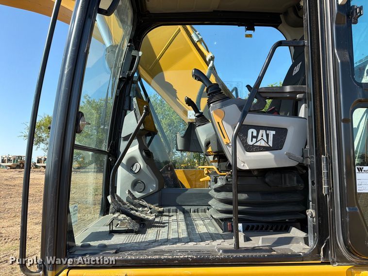 image for item FN3513 2019 Caterpillar 323 TC excavator