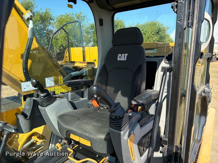 image for item FN3513 2019 Caterpillar 323 TC excavator
