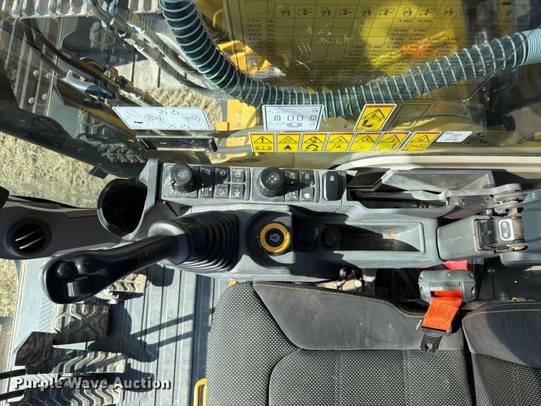 image for item FN3513 2019 Caterpillar 323 TC excavator