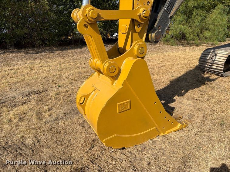 image for item FN3514 2018 Caterpillar 323 excavator
