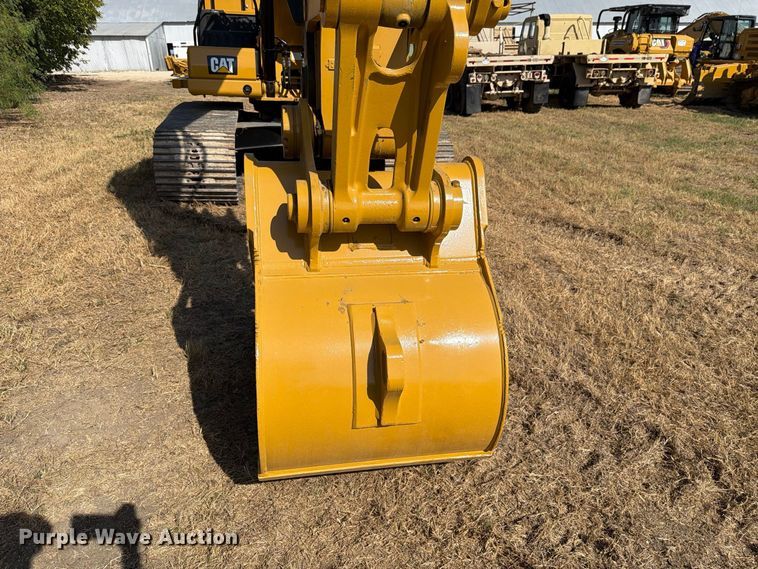 image for item FN3514 2018 Caterpillar 323 excavator