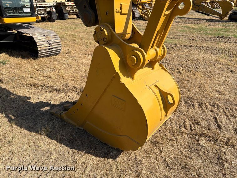 image for item FN3514 2018 Caterpillar 323 excavator