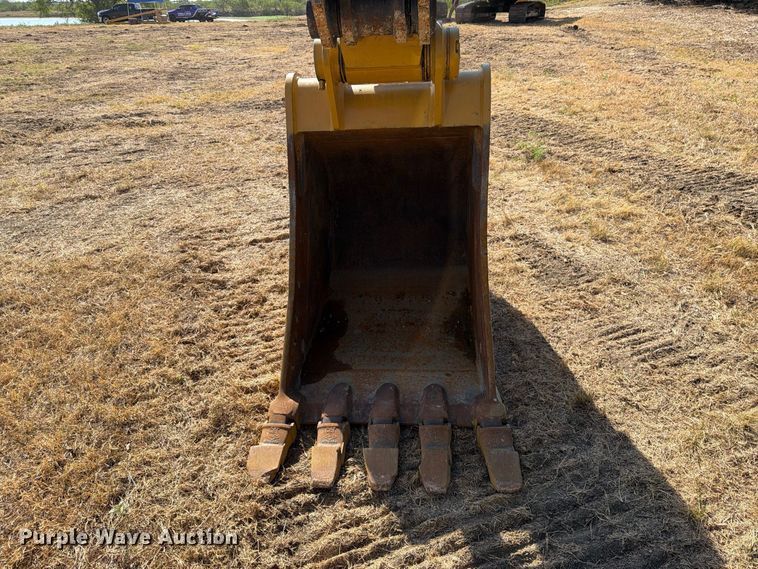 image for item FN3514 2018 Caterpillar 323 excavator