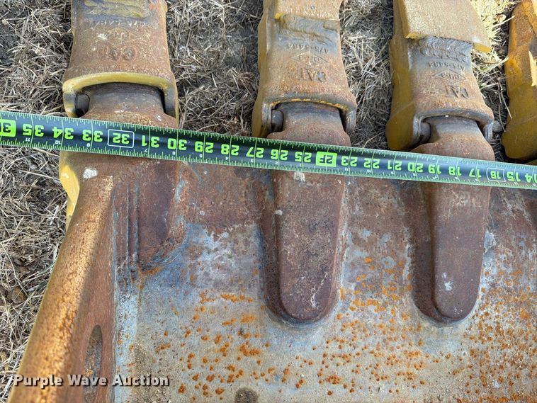image for item FN3514 2018 Caterpillar 323 excavator