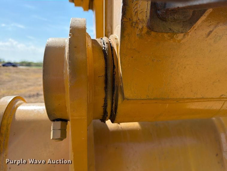 image for item FN3514 2018 Caterpillar 323 excavator