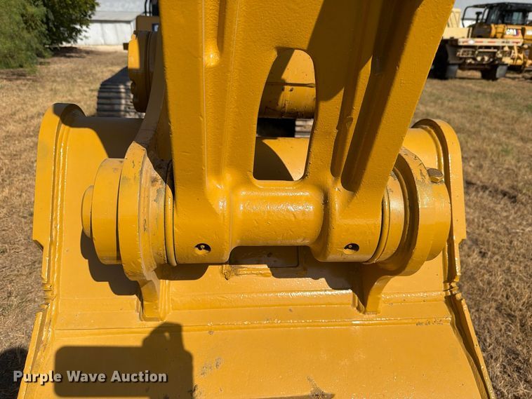 image for item FN3514 2018 Caterpillar 323 excavator