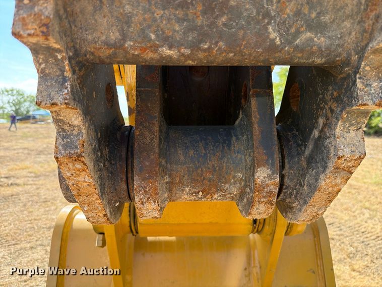 image for item FN3514 2018 Caterpillar 323 excavator