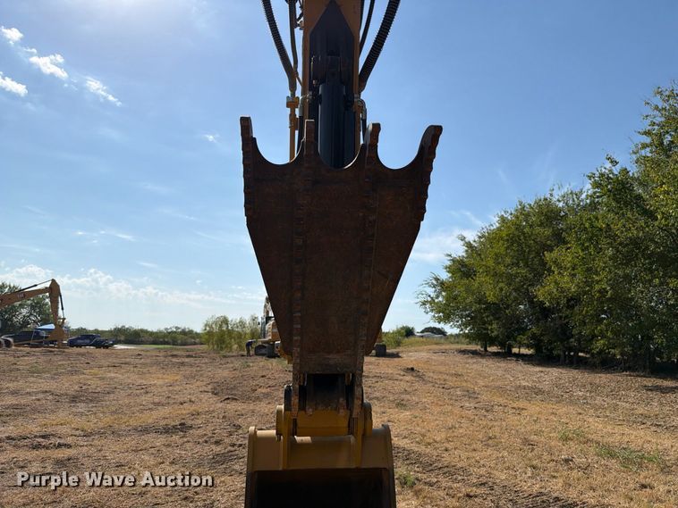 image for item FN3514 2018 Caterpillar 323 excavator