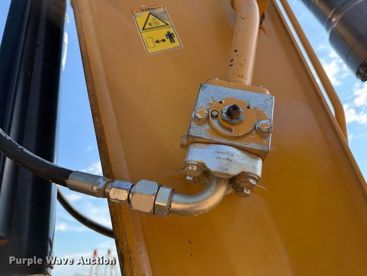 image for item FN3514 2018 Caterpillar 323 excavator