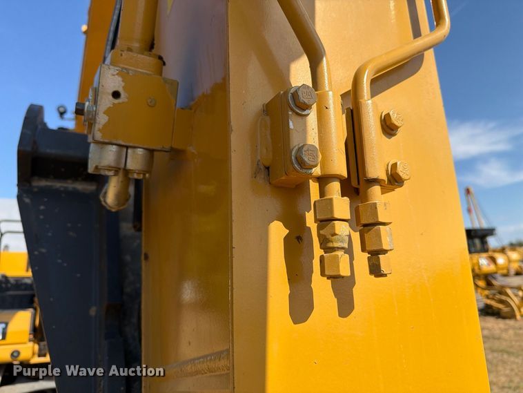 image for item FN3514 2018 Caterpillar 323 excavator