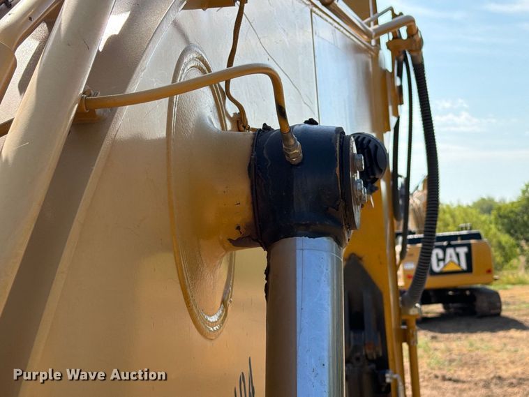 image for item FN3514 2018 Caterpillar 323 excavator