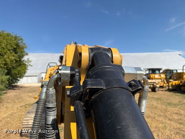 image for item FN3514 2018 Caterpillar 323 excavator