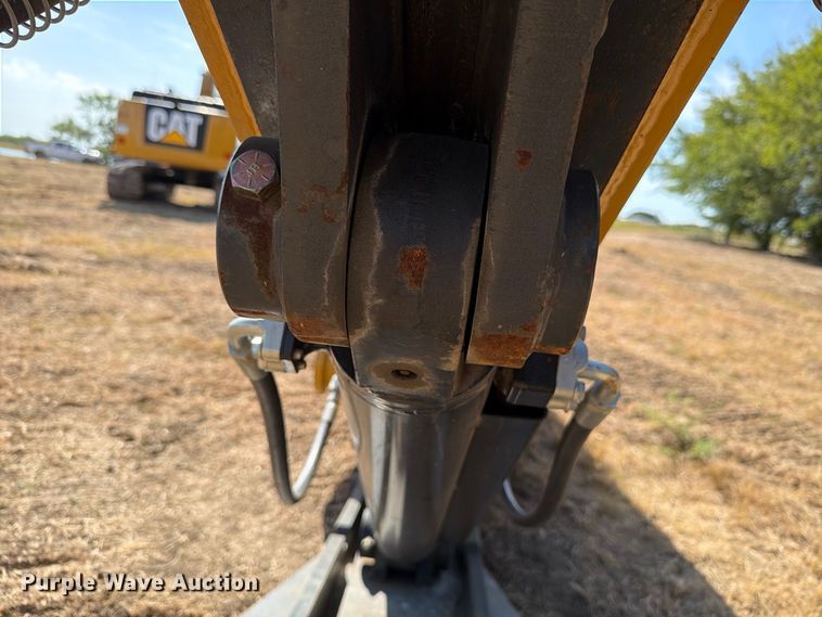 image for item FN3514 2018 Caterpillar 323 excavator