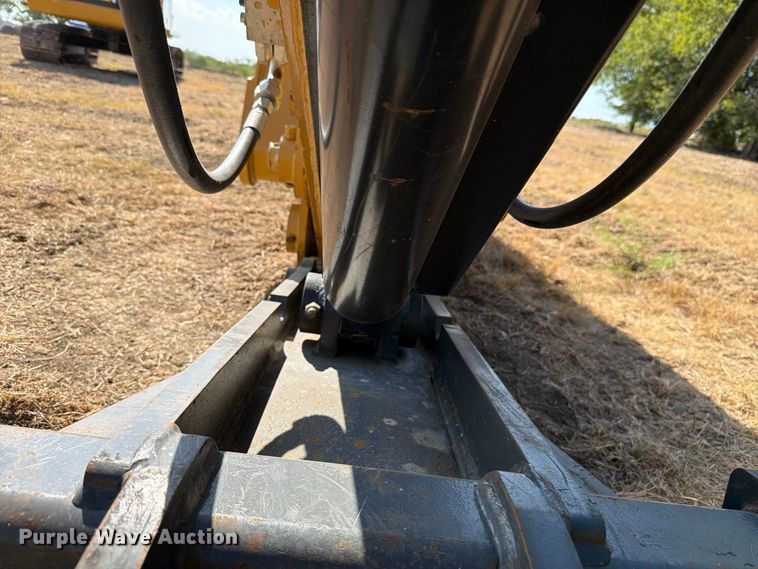 image for item FN3514 2018 Caterpillar 323 excavator