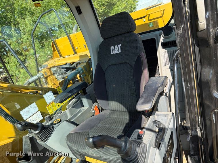 image for item FN3514 2018 Caterpillar 323 excavator