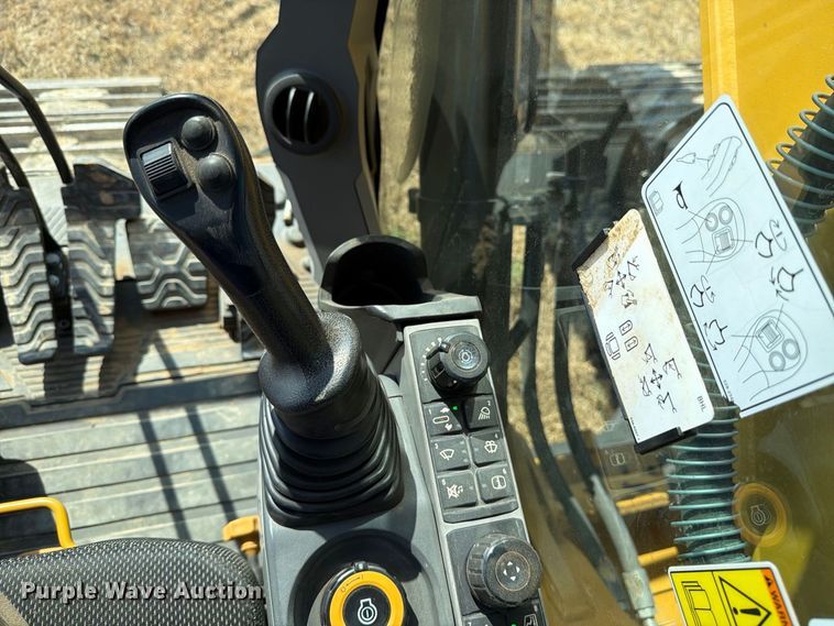 image for item FN3514 2018 Caterpillar 323 excavator