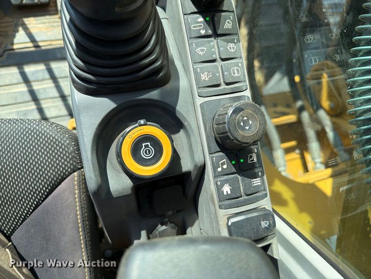 image for item FN3514 2018 Caterpillar 323 excavator