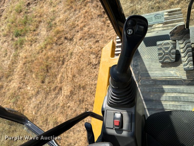image for item FN3514 2018 Caterpillar 323 excavator