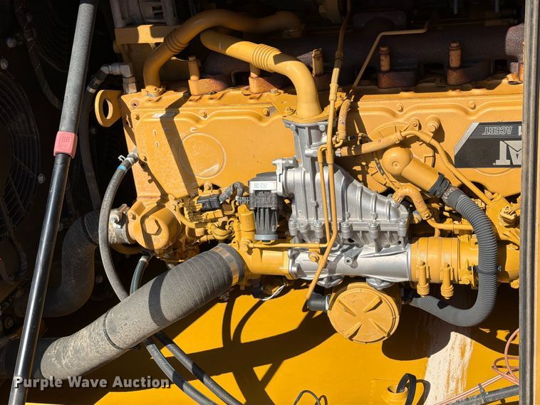 image for item FN3514 2018 Caterpillar 323 excavator