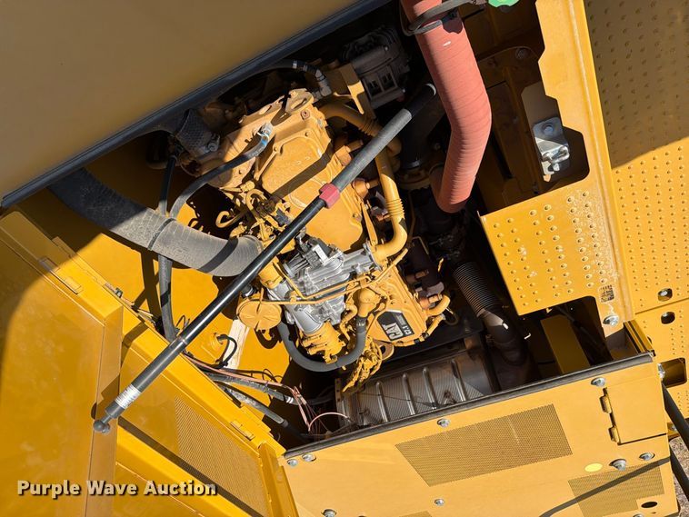 image for item FN3514 2018 Caterpillar 323 excavator