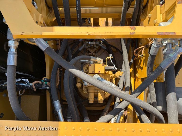 image for item FN3514 2018 Caterpillar 323 excavator