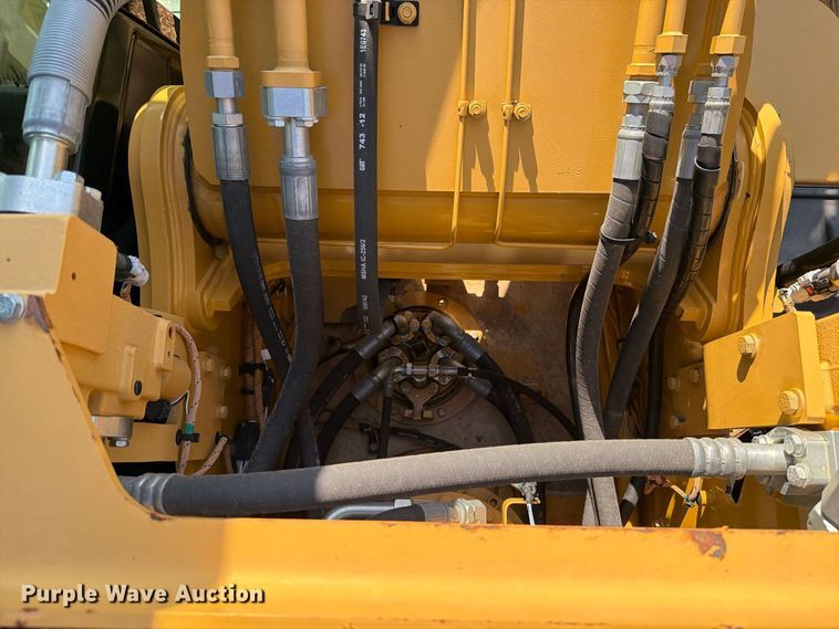 image for item FN3514 2018 Caterpillar 323 excavator