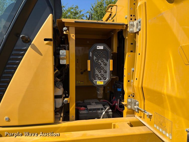 image for item FN3514 2018 Caterpillar 323 excavator