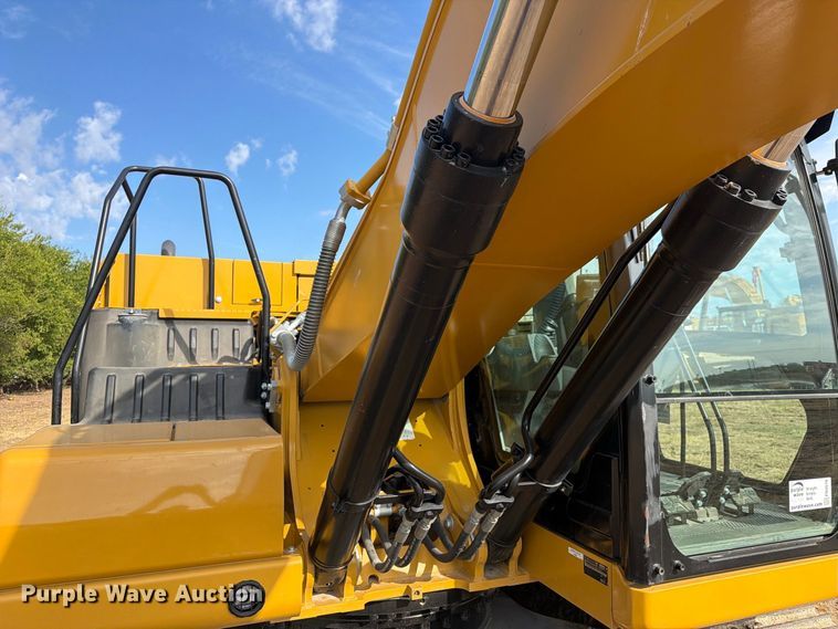 image for item FN3516 2022 Caterpillar 323 excavator
