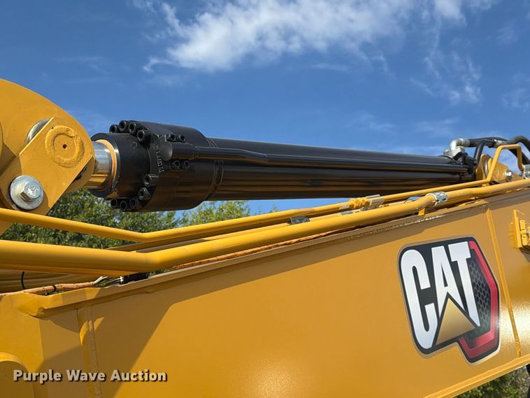 image for item FN3516 2022 Caterpillar 323 excavator