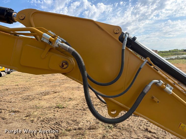 image for item FN3516 2022 Caterpillar 323 excavator