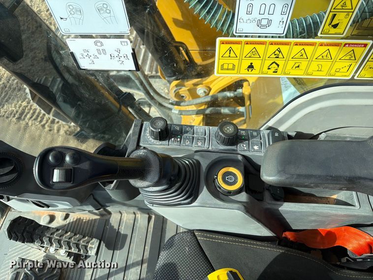 image for item FN3516 2022 Caterpillar 323 excavator