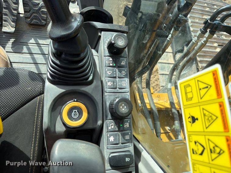 image for item FN3516 2022 Caterpillar 323 excavator